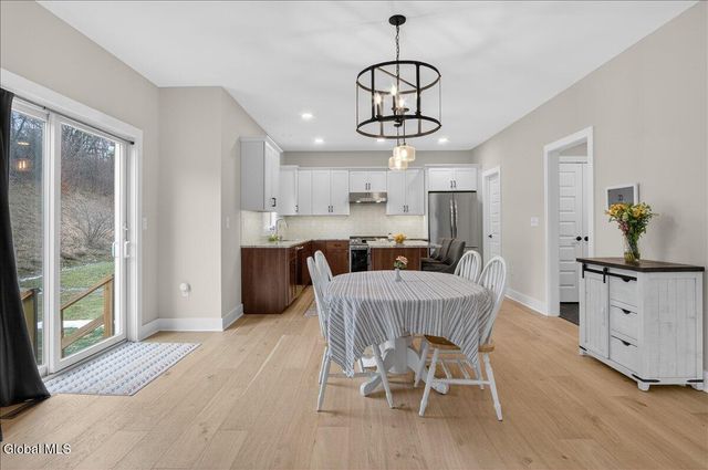 10 Quail Run, Voorheesville, NY 12186