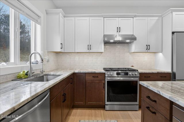 10 Quail Run, Voorheesville, NY 12186