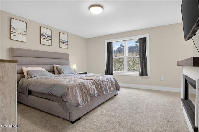 10 Quail Run, Voorheesville, NY 12186