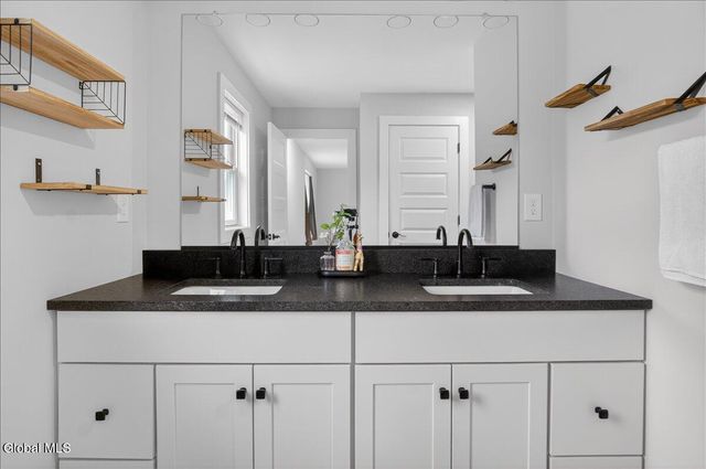 10 Quail Run, Voorheesville, NY 12186