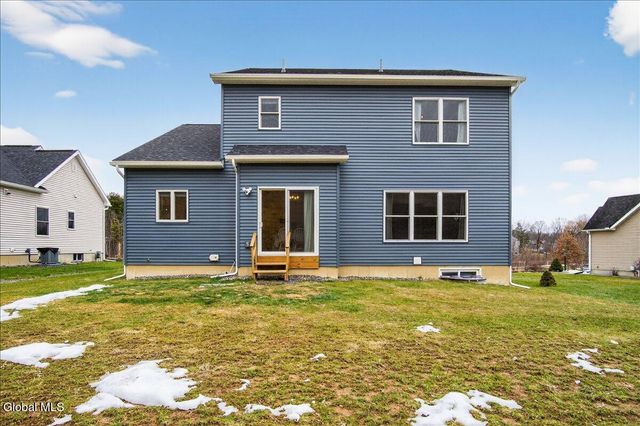 10 Quail Run, Voorheesville, NY 12186