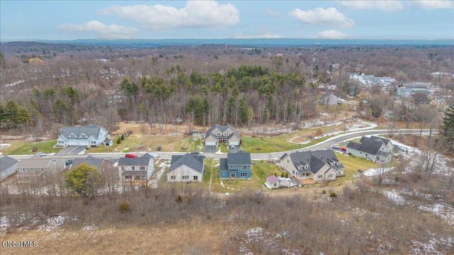 10 Quail Run, Voorheesville, NY 12186