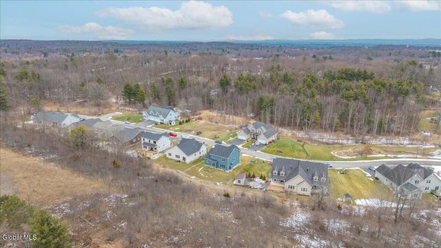 10 Quail Run, Voorheesville, NY 12186