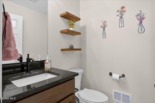 10 Quail Run, Voorheesville, NY 12186