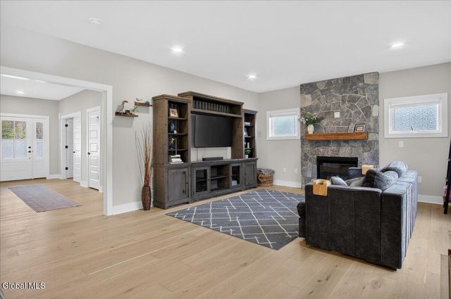 10 Quail Run, Voorheesville, NY 12186