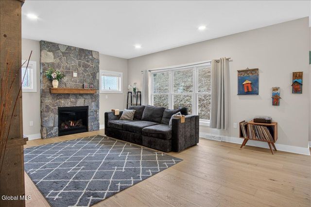 10 Quail Run, Voorheesville, NY 12186