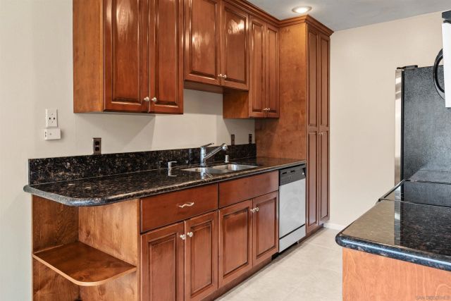 8561 Villa La Jolla Dr K, La Jolla, CA 92037