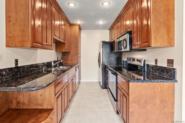 8561 Villa La Jolla Dr K, La Jolla, CA 92037