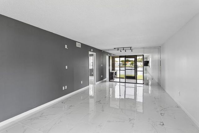 9740 W Mcnab Road 111, Tamarac, FL 33321