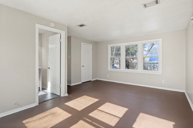 320 NE 31st Street, Grand Prairie, TX 75050