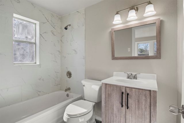 320 NE 31st Street, Grand Prairie, TX 75050