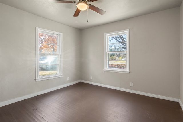 320 NE 31st Street, Grand Prairie, TX 75050