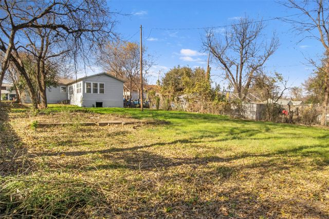 320 NE 31st Street, Grand Prairie, TX 75050