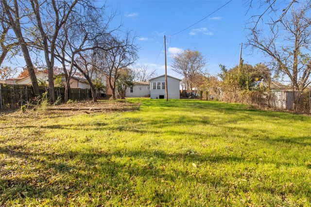 320 NE 31st Street, Grand Prairie, TX 75050