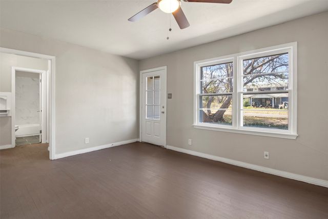 320 NE 31st Street, Grand Prairie, TX 75050