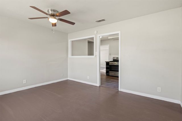 320 NE 31st Street, Grand Prairie, TX 75050