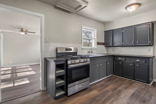 320 NE 31st Street, Grand Prairie, TX 75050