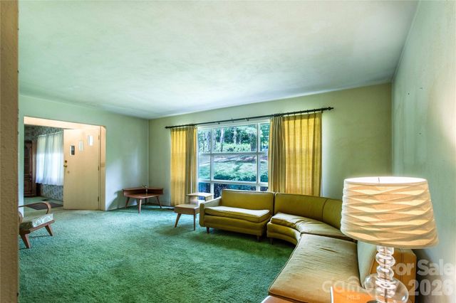 3004 Kanuga Road, Hendersonville, NC 28739