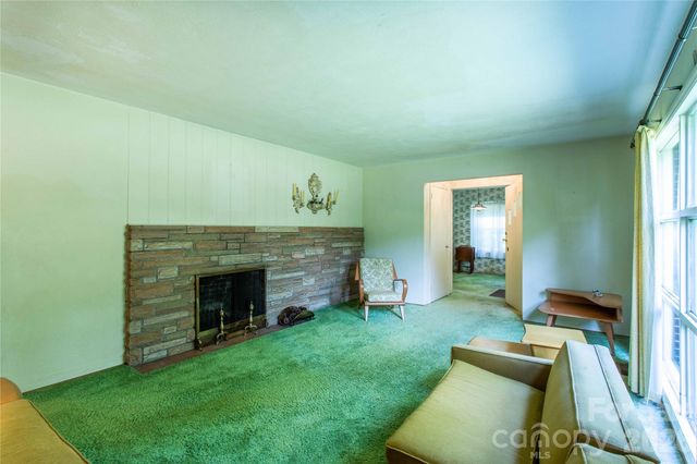 3004 Kanuga Road, Hendersonville, NC 28739