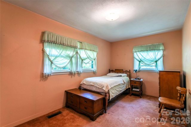 3004 Kanuga Road, Hendersonville, NC 28739