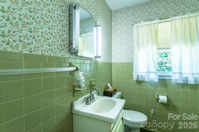 3004 Kanuga Road, Hendersonville, NC 28739