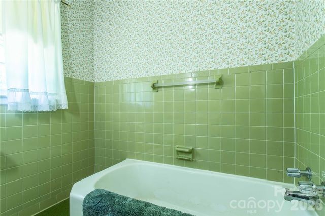 3004 Kanuga Road, Hendersonville, NC 28739