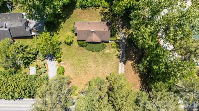 3004 Kanuga Road, Hendersonville, NC 28739