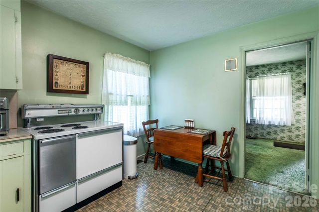 3004 Kanuga Road, Hendersonville, NC 28739