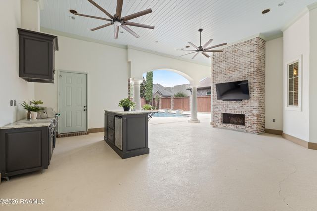 110 Fernridge Drive, Lafayette, LA 70508