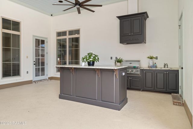 110 Fernridge Drive, Lafayette, LA 70508