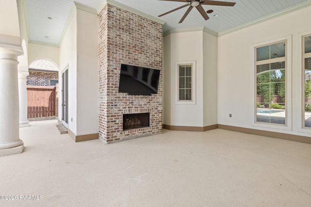 110 Fernridge Drive, Lafayette, LA 70508