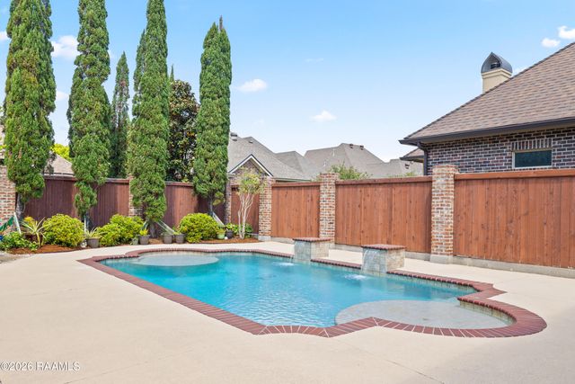 110 Fernridge Drive, Lafayette, LA 70508