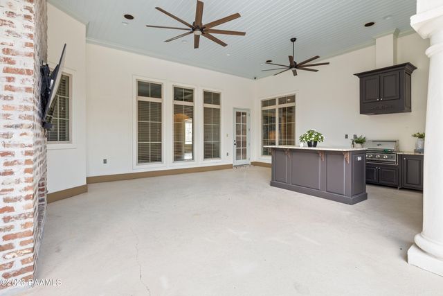 110 Fernridge Drive, Lafayette, LA 70508