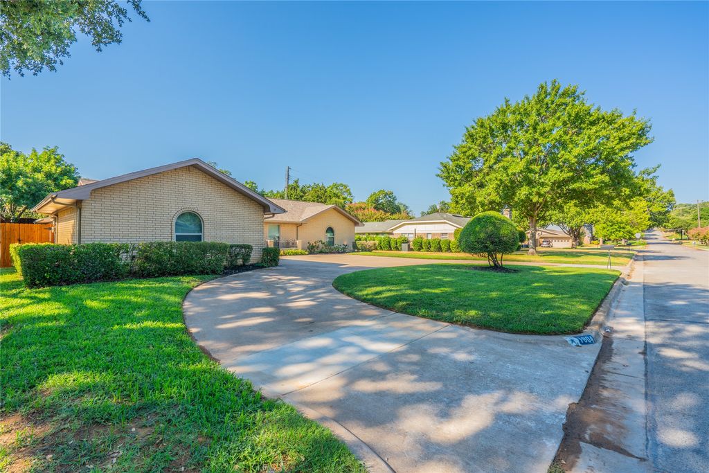 1804 Lincolnshire Drive, Bedford, TX 76021 — photo 2