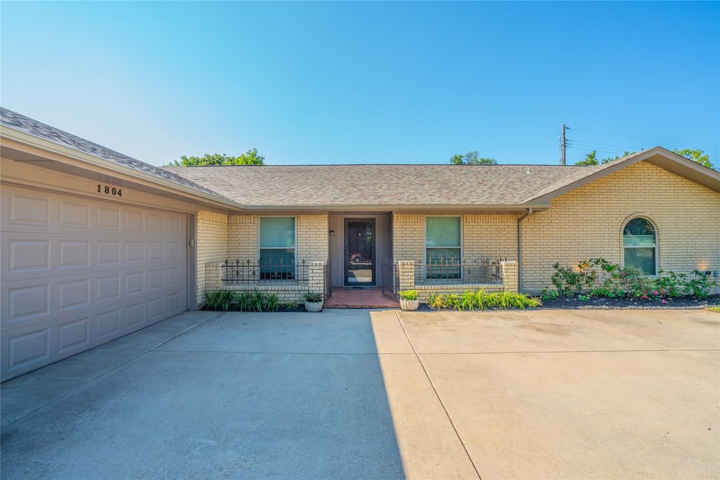1804 Lincolnshire Drive, Bedford, TX 76021 — photo 3