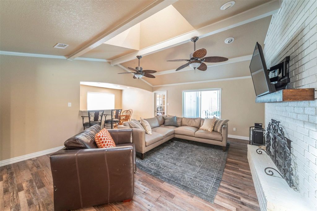 1804 Lincolnshire Drive, Bedford, TX 76021 — photo 4