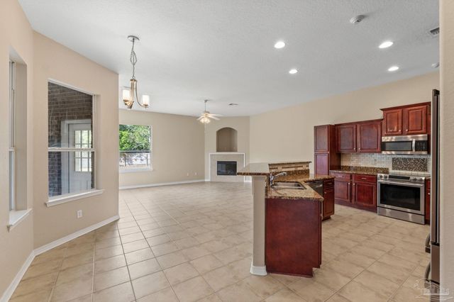 8 Warrior Ct, Pensacola, FL 32507