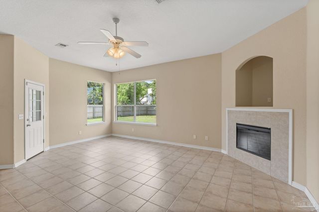 8 Warrior Ct, Pensacola, FL 32507