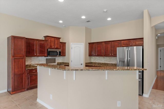 8 Warrior Ct, Pensacola, FL 32507