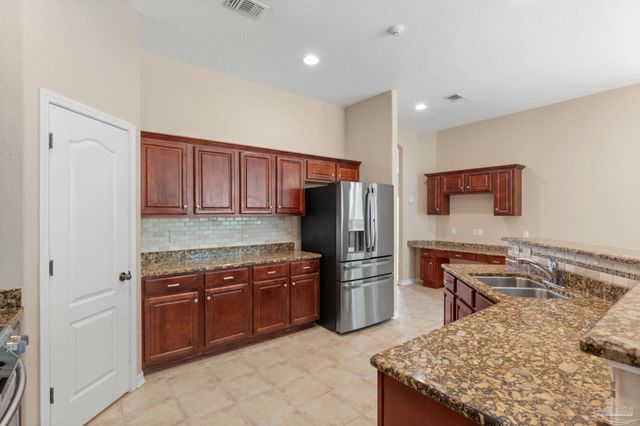 8 Warrior Ct, Pensacola, FL 32507