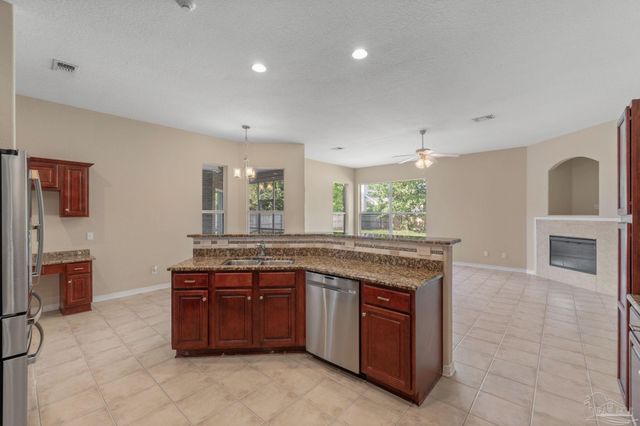 8 Warrior Ct, Pensacola, FL 32507