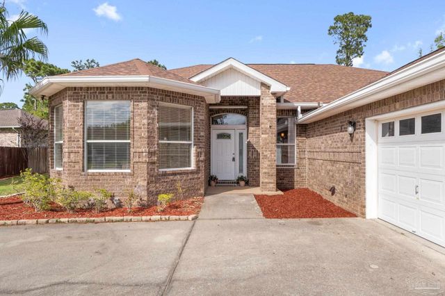 8 Warrior Ct, Pensacola, FL 32507