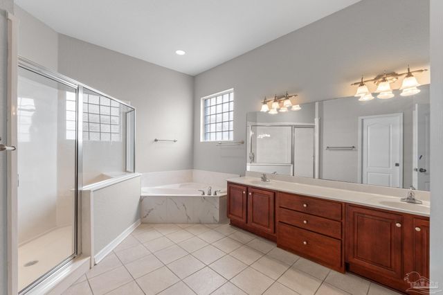 8 Warrior Ct, Pensacola, FL 32507