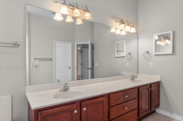 8 Warrior Ct, Pensacola, FL 32507