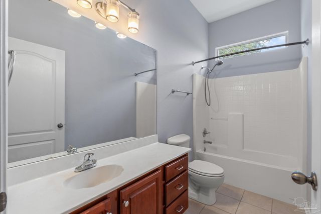 8 Warrior Ct, Pensacola, FL 32507