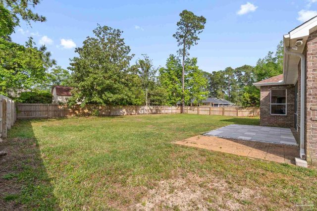 8 Warrior Ct, Pensacola, FL 32507