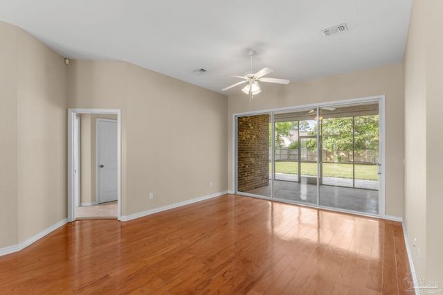 8 Warrior Ct, Pensacola, FL 32507