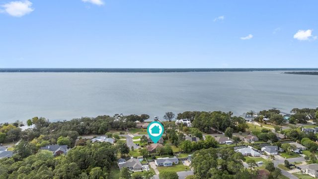 8 Warrior Ct, Pensacola, FL 32507