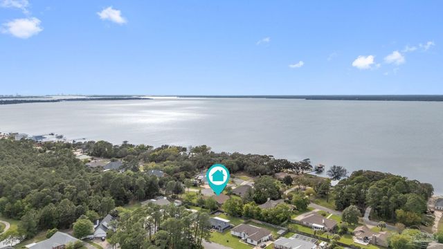 8 Warrior Ct, Pensacola, FL 32507