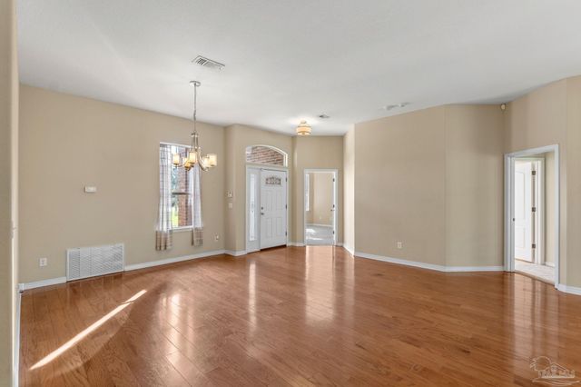 8 Warrior Ct, Pensacola, FL 32507